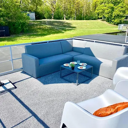 Houseboats Mookerplas Met Dakterras 度假居 *